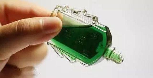 PHÒNG NGỪA BỆNH BẰNG CÁCH THOA DẦU VÀO BÀN CHÂN VÀ RỐN TRƯỚC KHI ĐI NGỦ